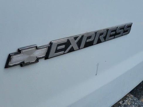 Used 2006 Chevrolet Express 2500 Extended w/ Power and Light Package RWD image 24