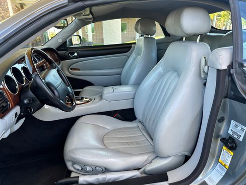 Used 2003 Jaguar XK8 Convertible image 19