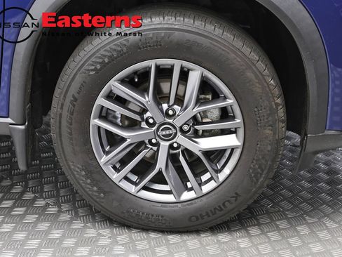 Used 2023 Nissan Rogue S AWD/4WD image 31