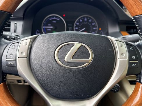 Used 2015 Lexus ES 300h w/ Navigation System Package FWD image 17