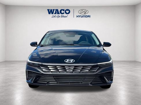 Used 2026 Hyundai Elantra SE FWD image 2