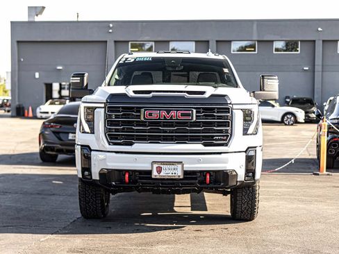 Used 2025 GMC Sierra 2500 AT4 w/ AT4 Premium Plus Package AWD/4WD image 2