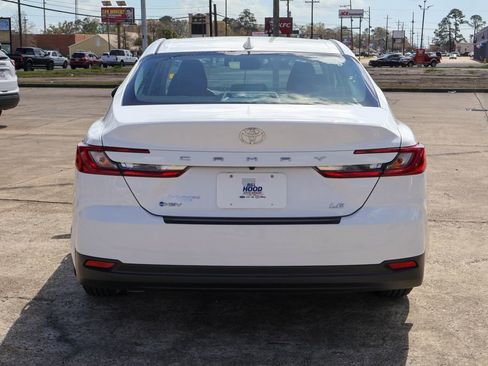 Used 2025 Toyota Camry LE w/ Convenience Package image 18