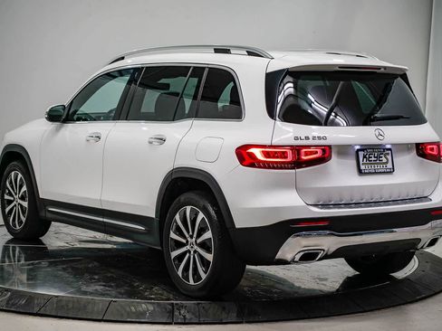 Used 2023 Mercedes-Benz GLB 250 image 2