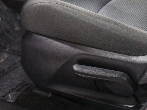 Certified 2025 Toyota RAV4 LE FWD image 21