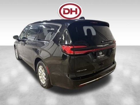 New 2026 Chrysler Pacifica Select FWD image 9