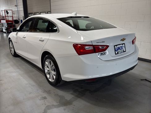Used 2025 Chevrolet Malibu LT image 3