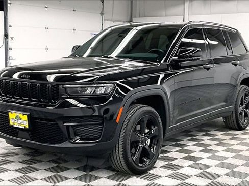 Used 2022 Jeep Grand Cherokee Altitude image 10