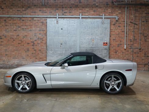 Used 2006 Chevrolet Corvette Coupe w/ Preferred Equipment Group RWD image 1