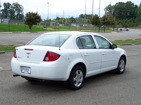 Used 2007 Chevrolet Cobalt LS image 2
