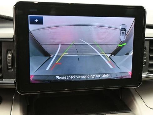 Used 2022 Ford Explorer XLT w/ Equipment Group 202A image 20