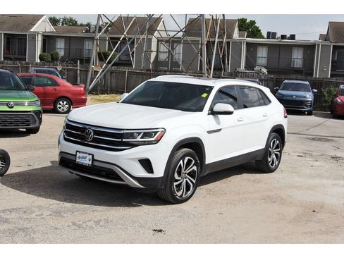 Used 2022 Volkswagen Atlas Cross Sport SE FWD image 3
