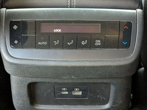 Used 2024 Nissan Pathfinder SV FWD image 15