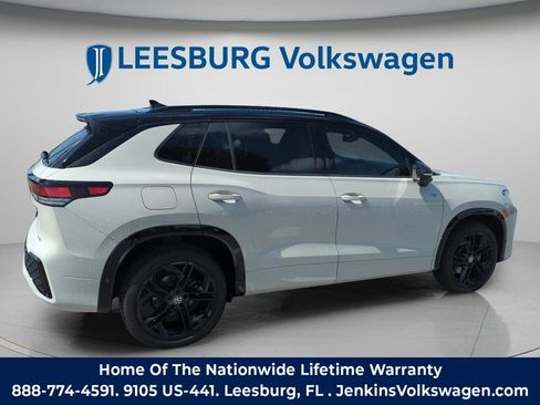 Certified 2025 Volkswagen Tiguan SE R-Line image 5