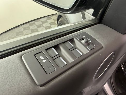 Used 2026 Land Rover Discovery S AWD/4WD image 13