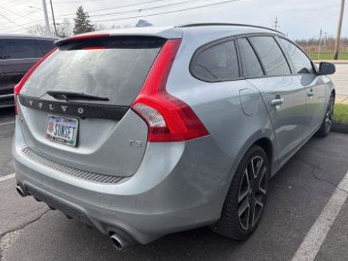 Used 2018 Volvo V60 T5 Dynamic w/ Vision Package image 3