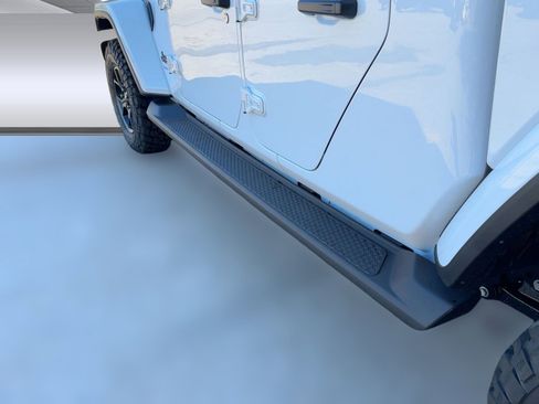 New 2025 Jeep Gladiator Sport image 21