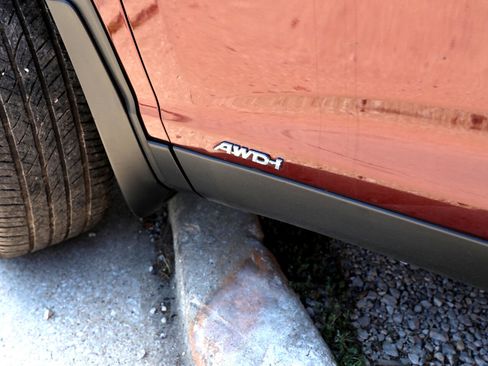 Used 2019 Toyota Highlander XLE image 12