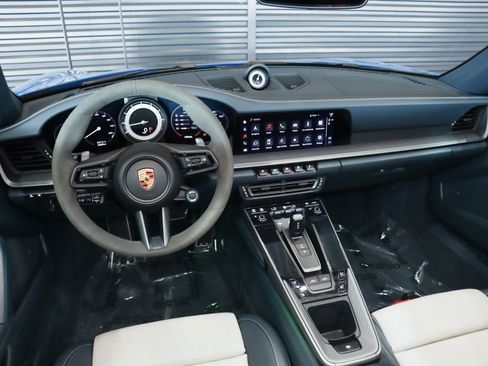 Certified 2022 Porsche 911 Targa 4S AWD/4WD image 18