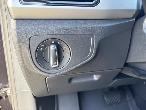 Used 2023 Volkswagen Atlas Cross Sport SE w/ Panoramic Sunroof Package FWD image 33