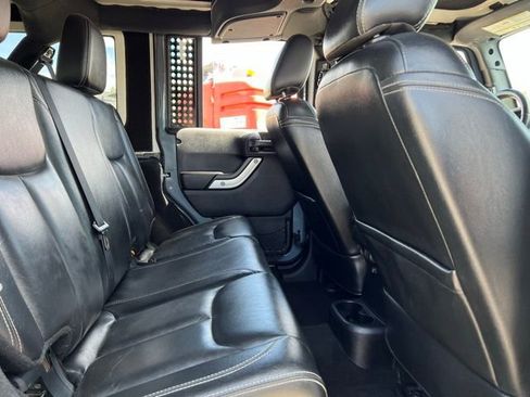 Used 2017 Jeep Wrangler Unlimited Rubicon AWD/4WD image 18