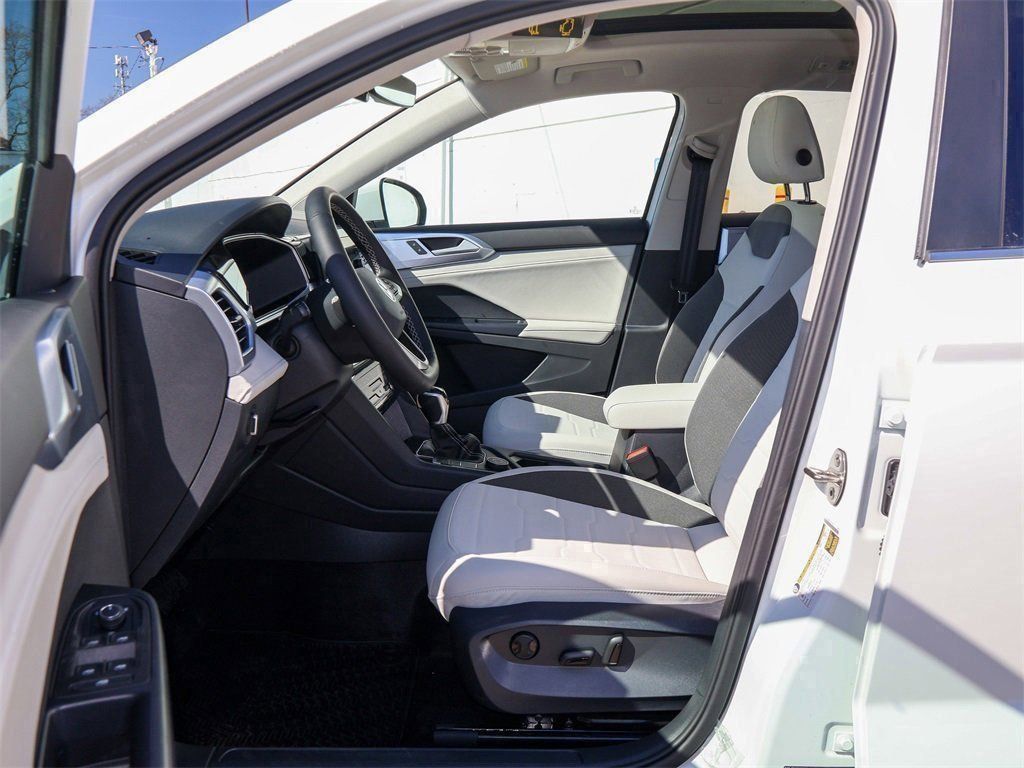 New 2026 Volkswagen Taos SE AWD/4WD image 11