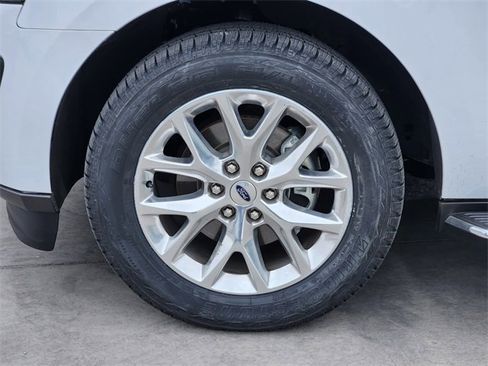 Used 2021 Ford Expedition XLT image 11