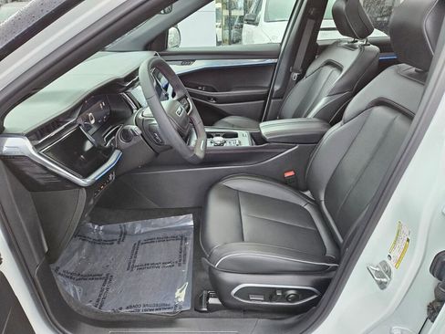 Used 2025 Jeep Wagoneer S Limited image 13