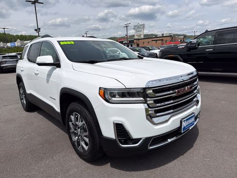 Used 2023 GMC Acadia SLT AWD/4WD image 3