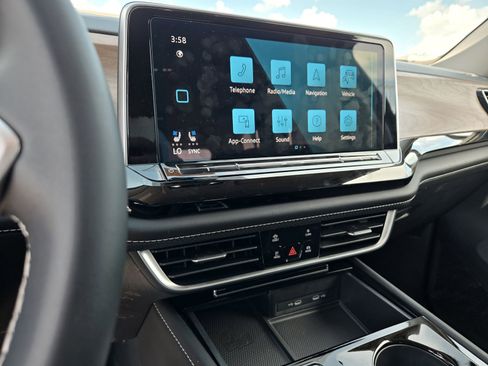 New 2024 Volkswagen Atlas SE FWD image 12