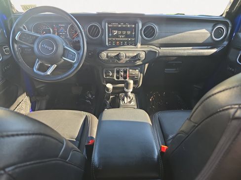 Used 2018 Jeep Wrangler Unlimited Sahara AWD/4WD image 3