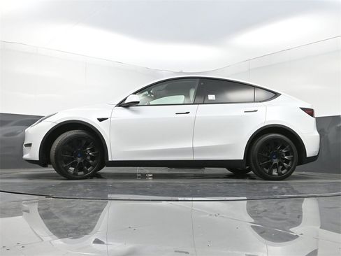 Used 2023 Tesla Model Y Long Range image 25