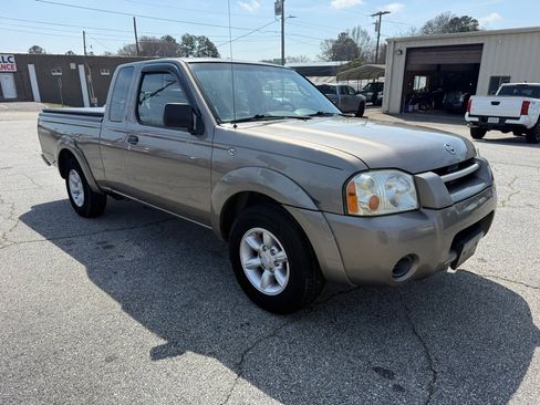 Used 2003 Nissan Frontier XE image 3