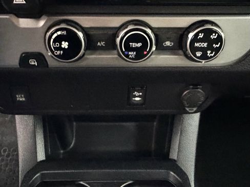 Used 2017 Toyota Tacoma SR5 image 25