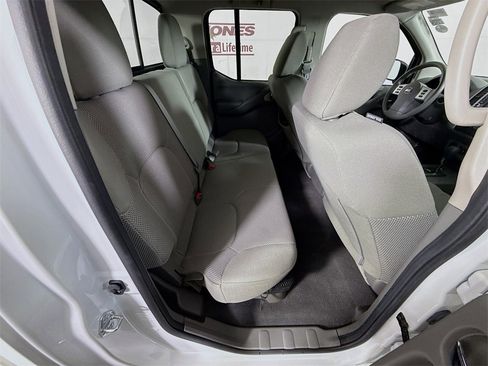 Certified 2020 Nissan Frontier SV w/ Midnight Edition Floor Mats image 30