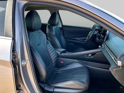 Used 2023 Hyundai Elantra Limited FWD image 9