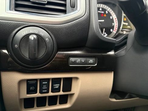 Used 2017 Nissan Titan SV RWD image 22
