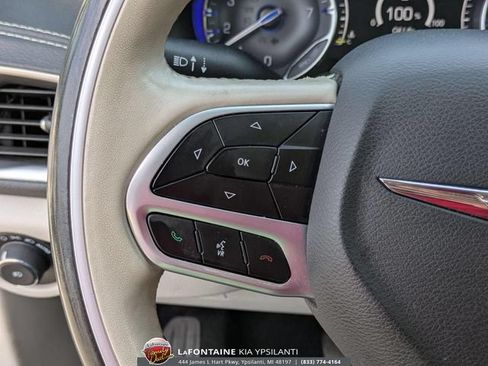 Used 2021 Chrysler Pacifica Limited AWD/4WD image 17