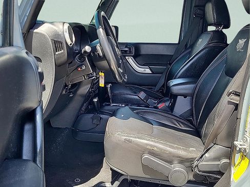 Used 2015 Jeep Wrangler Unlimited Sahara w/ Connectivity Group AWD/4WD image 13