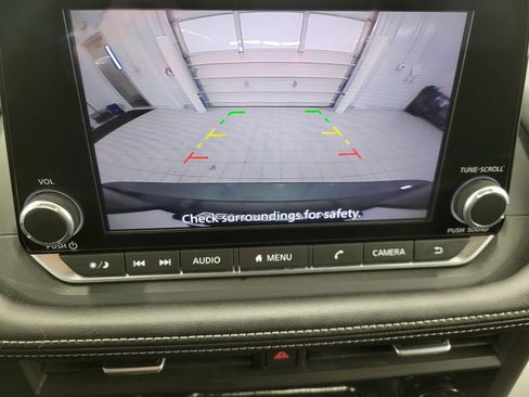 Used 2025 Nissan Rogue SV image 19