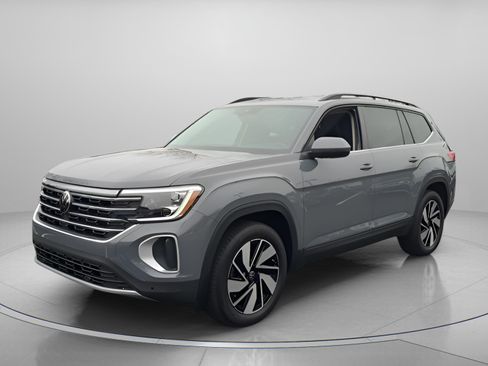 Certified 2025 Volkswagen Atlas SE image 2