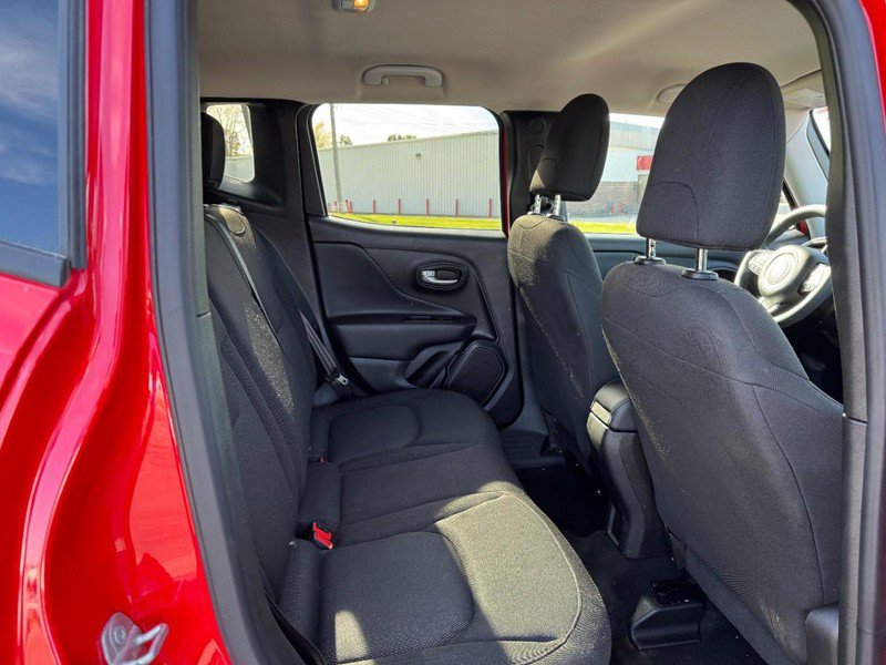 Used 2023 Jeep Renegade Latitude AWD/4WD image 10