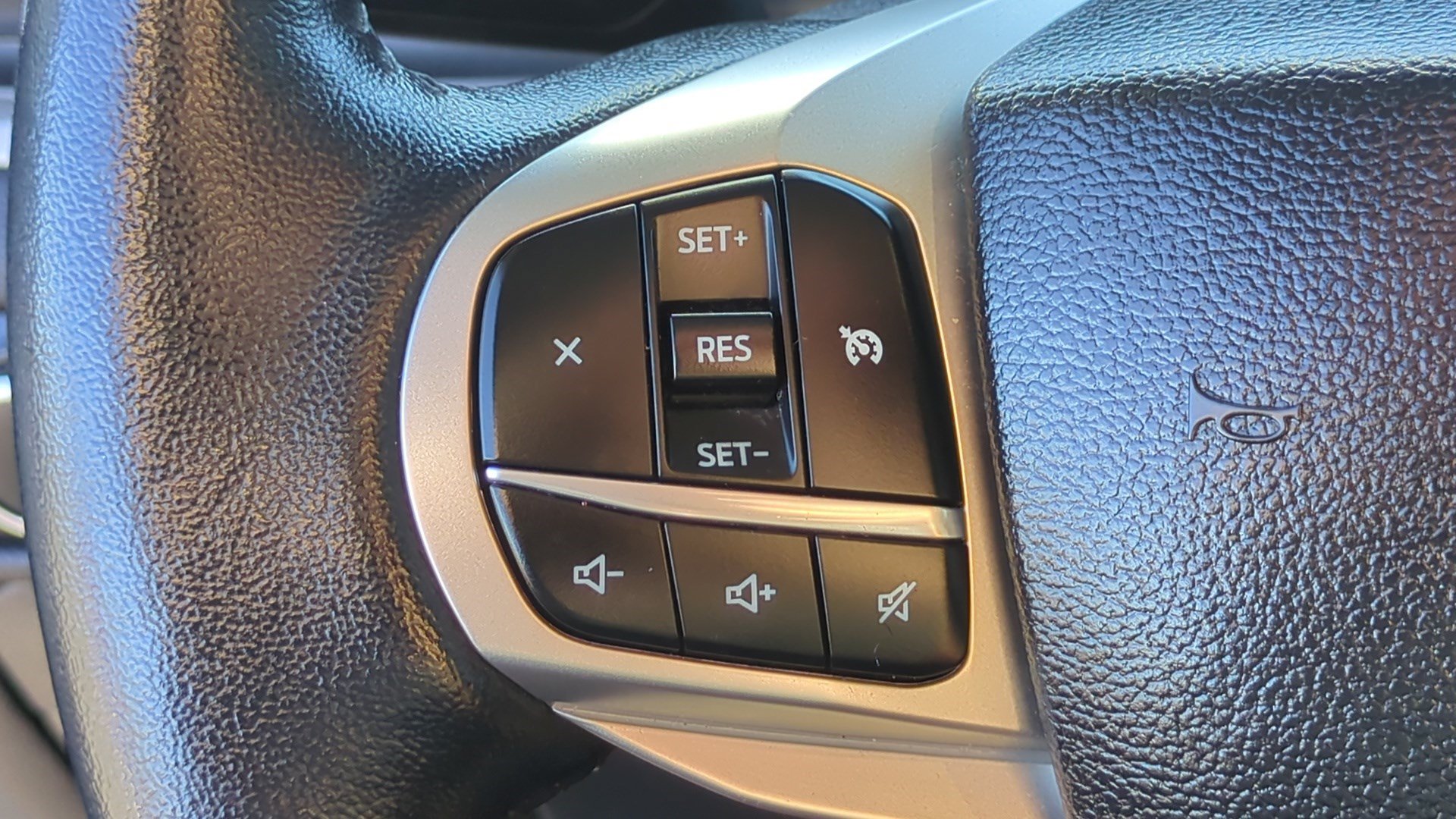 Used 2023 Ford Explorer XLT w/ Equipment Group 202A AWD/4WD image 16
