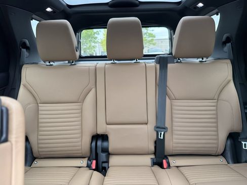 New 2026 Land Rover Discovery Limited Edition AWD/4WD image 27