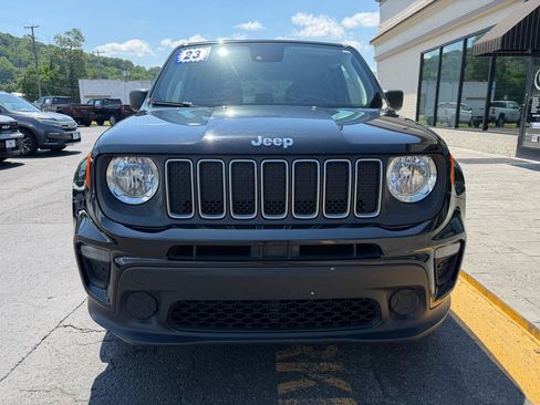 Used 2023 Jeep Renegade Latitude AWD/4WD image 7