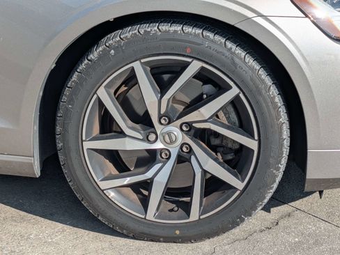 Used 2019 Volvo S60 T6 Momentum w/ Multimedia Package AWD/4WD image 11