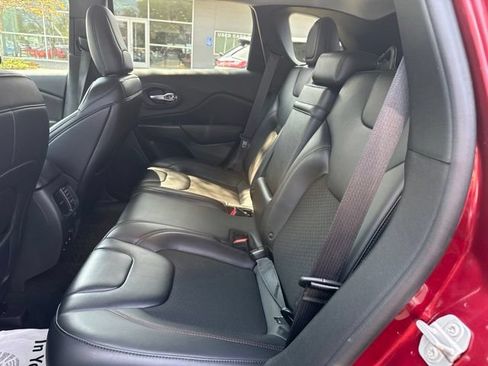 Used 2019 Jeep Cherokee Trailhawk w/ Cold Weather Group AWD/4WD image 3
