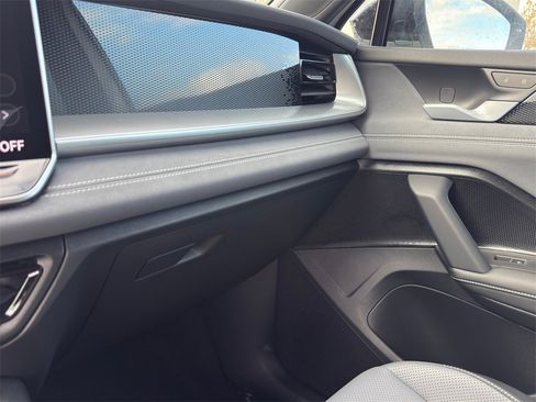 New 2026 Volkswagen Tiguan SE R-Line image 23