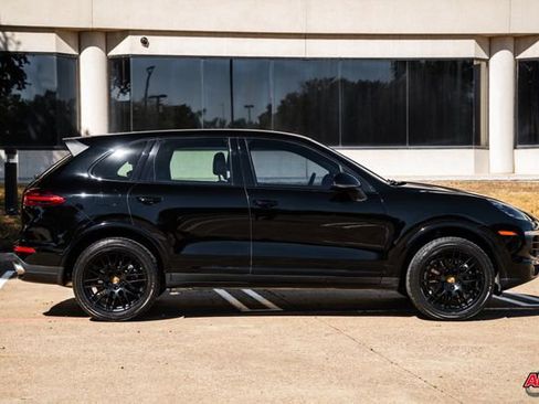 Used 2018 Porsche Cayenne Platinum Edition image 11
