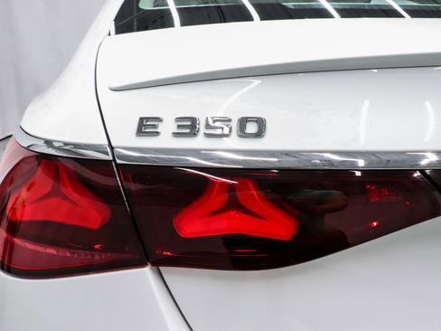 Used 2025 Mercedes-Benz E 350 4MATIC Sedan image 37